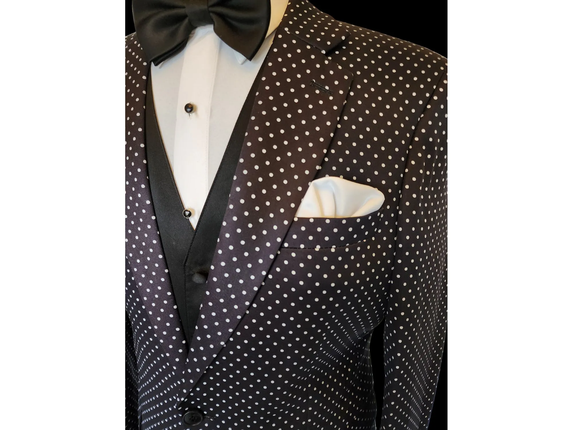 Black With White Dot Tuxedo Rental